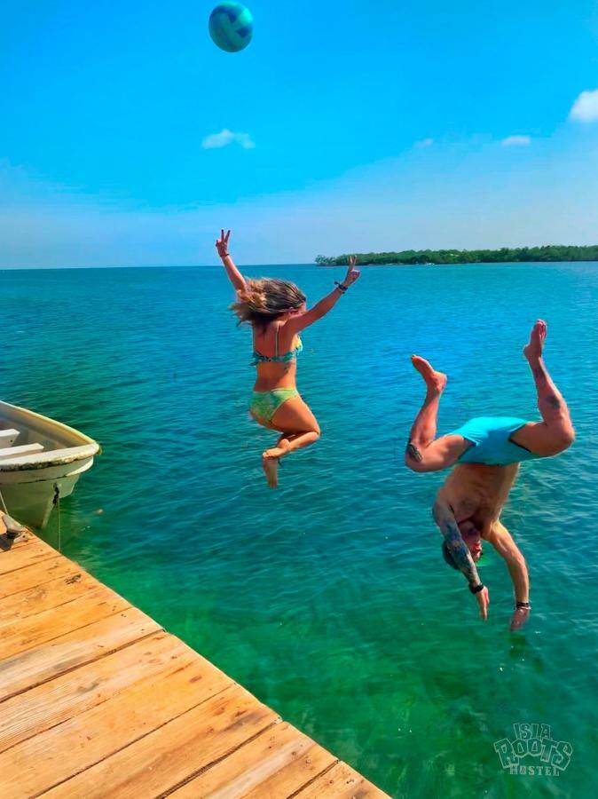 Hostel Isla Roots Tintipan Island